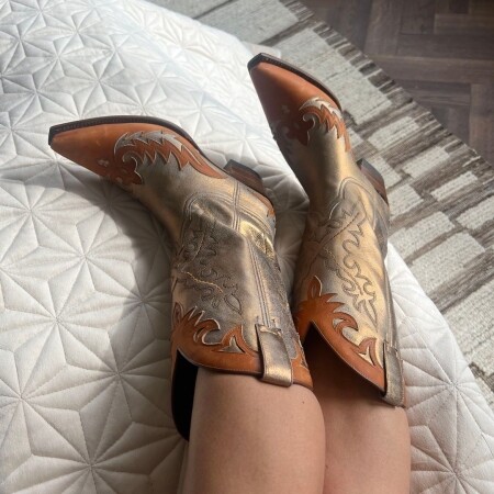 Western-charme met Sendra Boots!
#sendraboots #cowboyboots #taf...